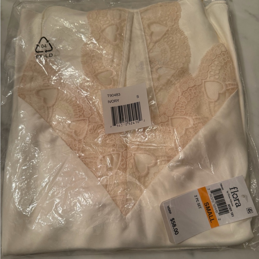 Flora by Flora Nikrooz Elegant White Lace Trim 2 piece Sleepwear Set NWT - Picture 4 of 4
